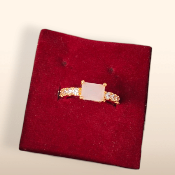 Elegant Rose Quartz Gold Ring - Image 2