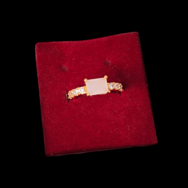 Elegant Rose Quartz Gold Ring - Image 3