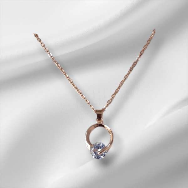 Elegant Gold Pendant Necklace